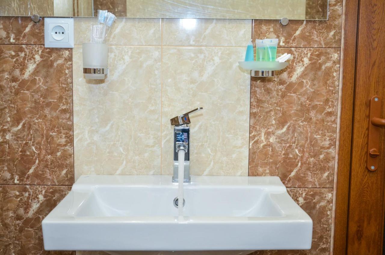 Rubin Hotel Goris Buitenkant foto
